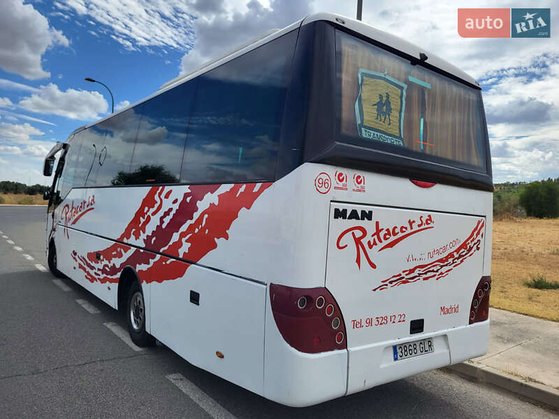 Туристичний / Міжміський автобус MAN 13.220 2009 в Чернівцях