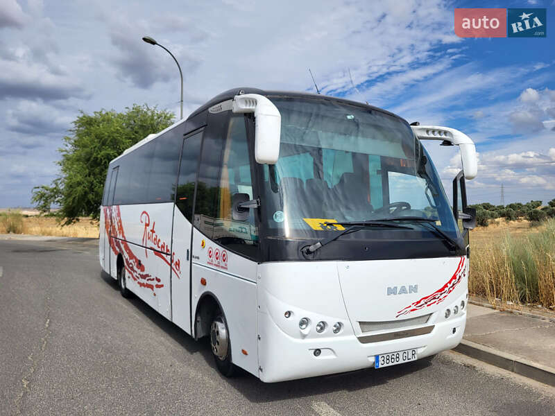 Туристичний / Міжміський автобус MAN 13.220 2009 в Чернівцях
