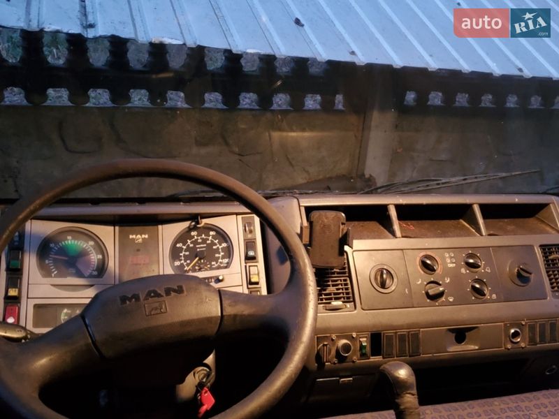 Вантажний фургон MAN 18.225 2002 в Львові