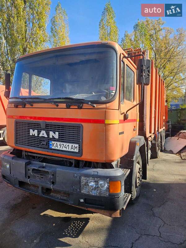 Сміттєвоз MAN 18 2001 в Києві