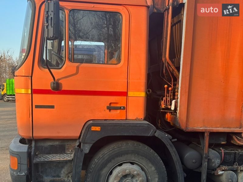 Мусоровоз MAN 18 2001 в Киеве