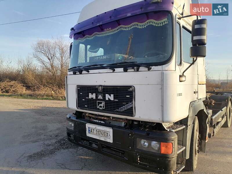 Контейнеровоз MAN 26.414 2000 в 