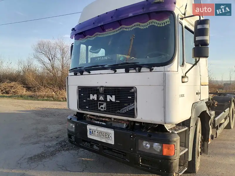 Контейнеровоз MAN 26.414 2000 в 