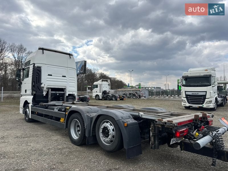 Контейнеровоз MAN 26 2020 в Черновцах