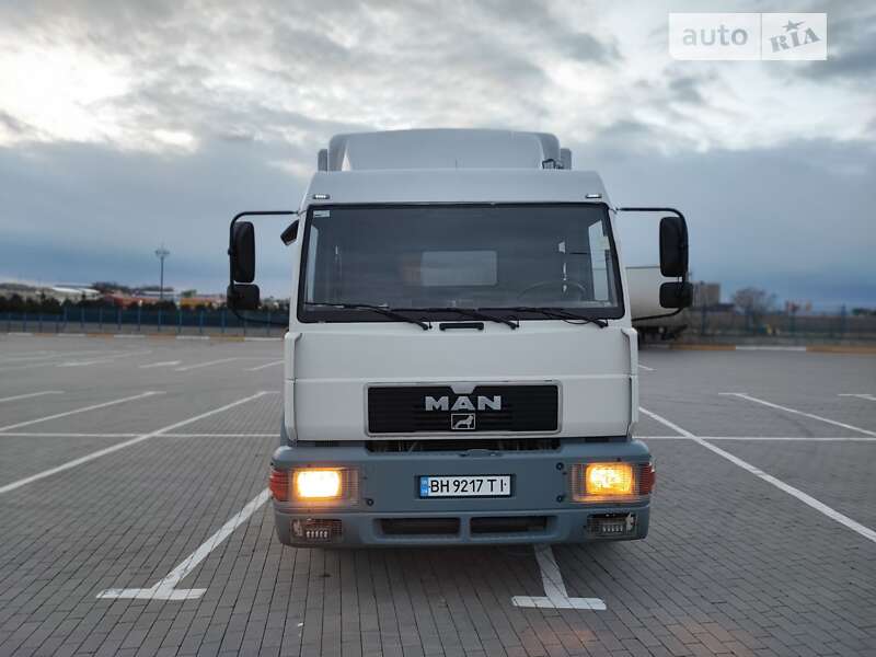 Вантажний фургон MAN L 2000 2001 в 