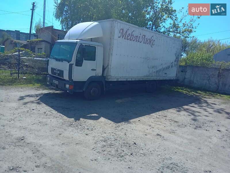Вантажний фургон MAN L 2000 1999 в 