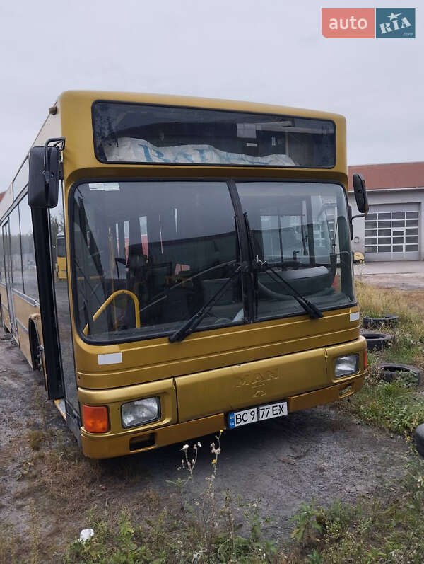 Міський автобус MAN NL 202 1994 в Львові