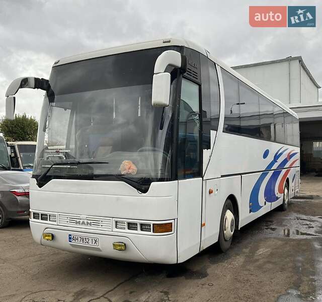 Туристический / Междугородний автобус MAN S 2000 2000 в 