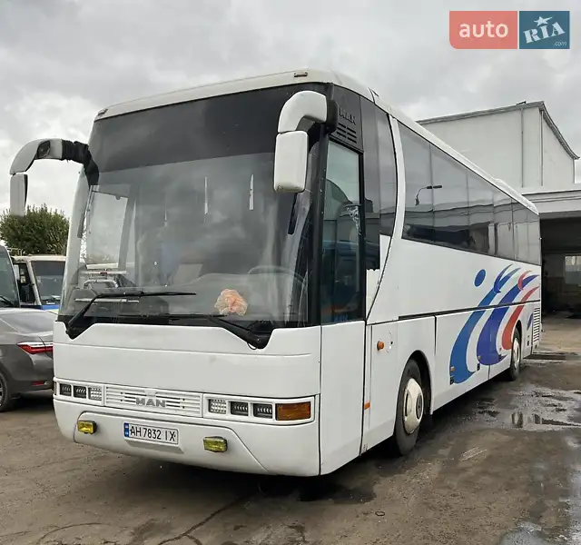 Туристический / Междугородний автобус MAN S 2000 2000 в 