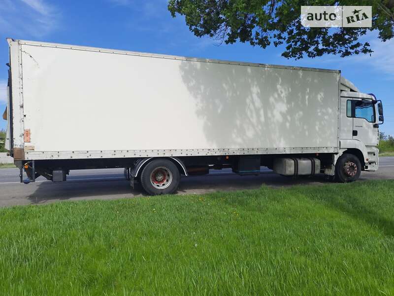 Грузовой фургон MAN TGA 2005 в Днепре