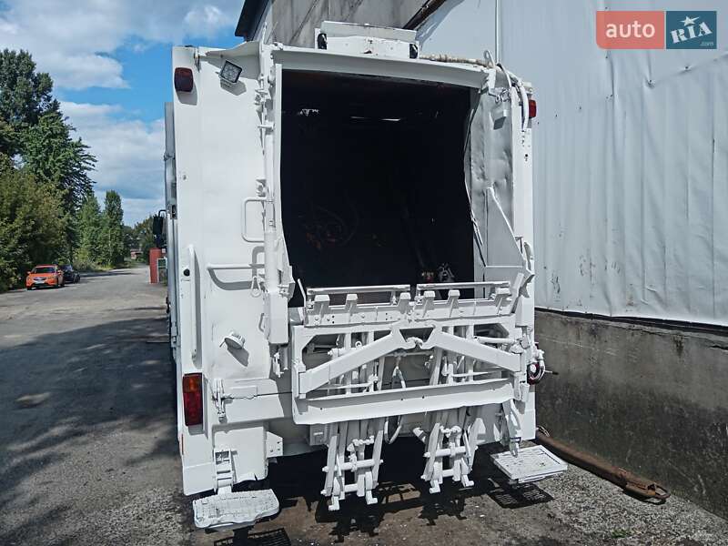 Мусоровоз MAN TGA 2007 в Киеве