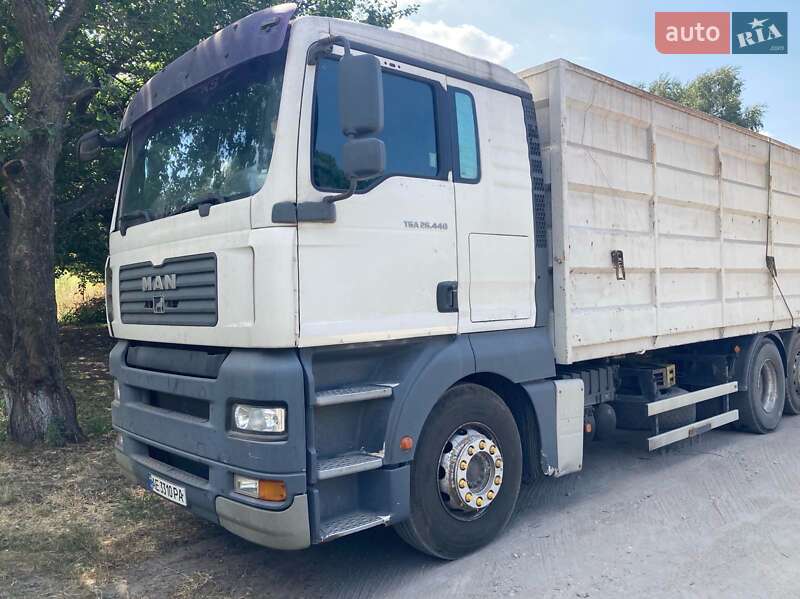 Контейнеровоз MAN TGA 2008 в Днепре
