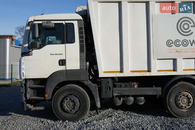 Мусоровоз MAN TGA 2008 в Львове