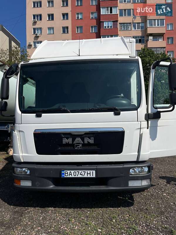Грузовой фургон MAN TGL 2011 в 