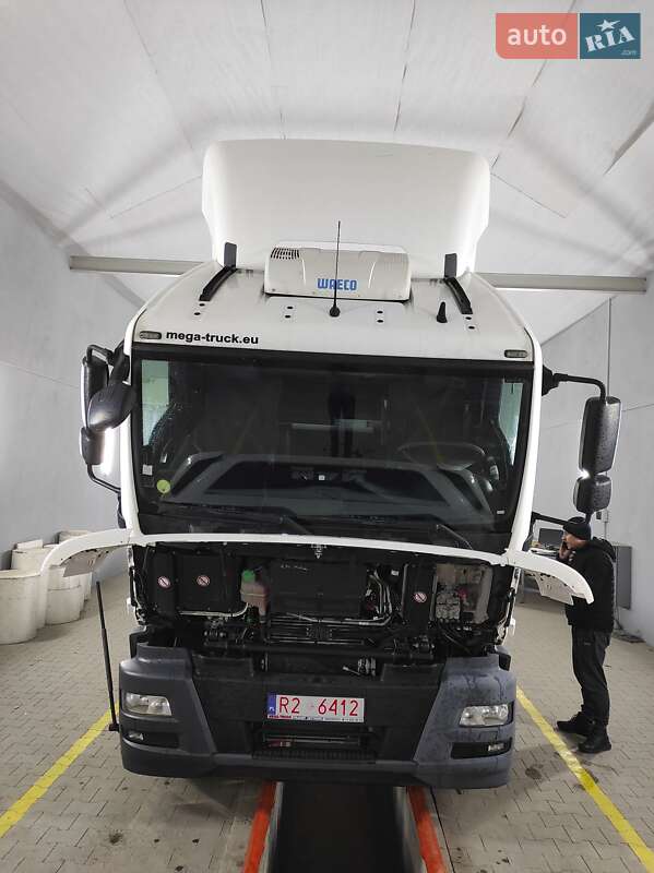 Контейнеровоз MAN TGM 2014 в Володимирі