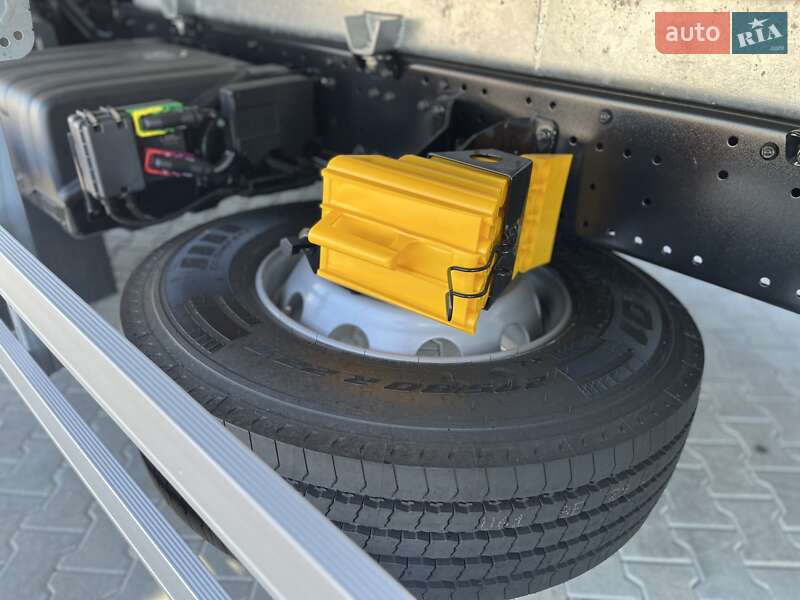 Вантажний фургон MAN TGM 2025 в Чернівцях