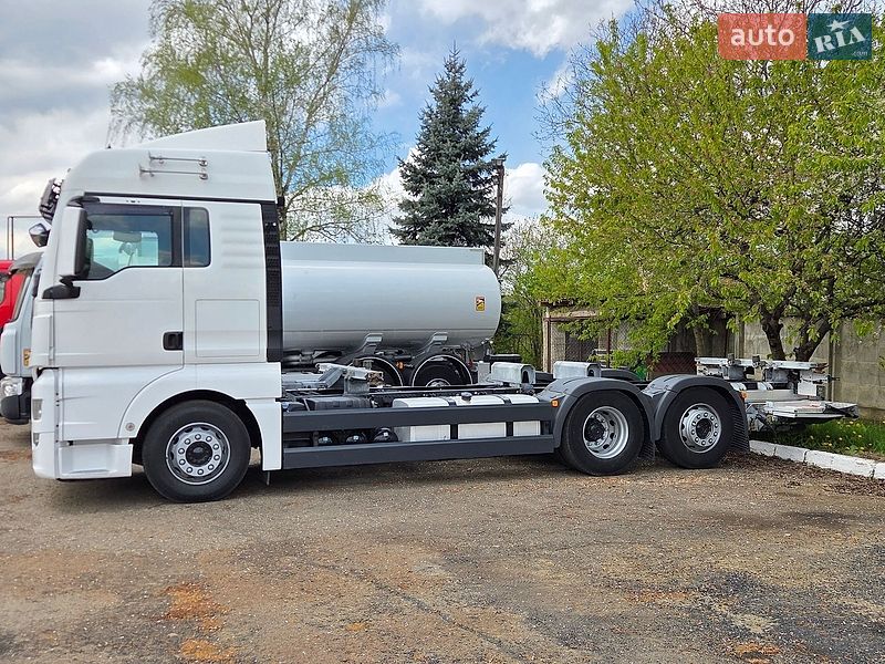 Контейнеровоз MAN TGX 2015 в Черновцах