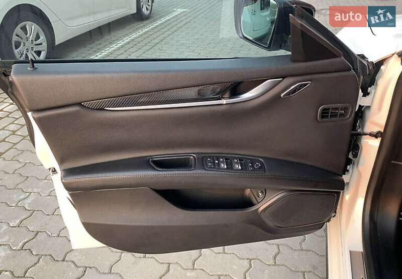 Седан Maserati Ghibli 2014 в Львові