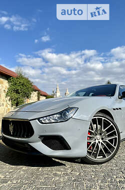 Седан Maserati Ghibli 2016 в 