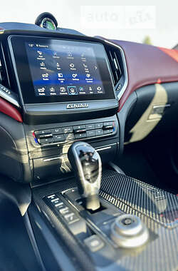 Седан Maserati Ghibli 2016 в 