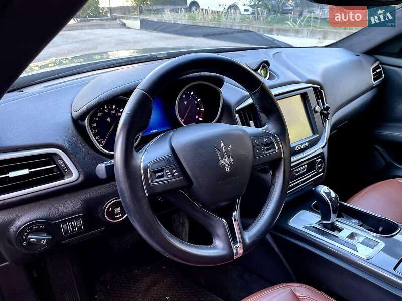 Седан Maserati Ghibli 2015 в Киеве фото 5 Седан Maserati Ghibli 2015 в Киеве
