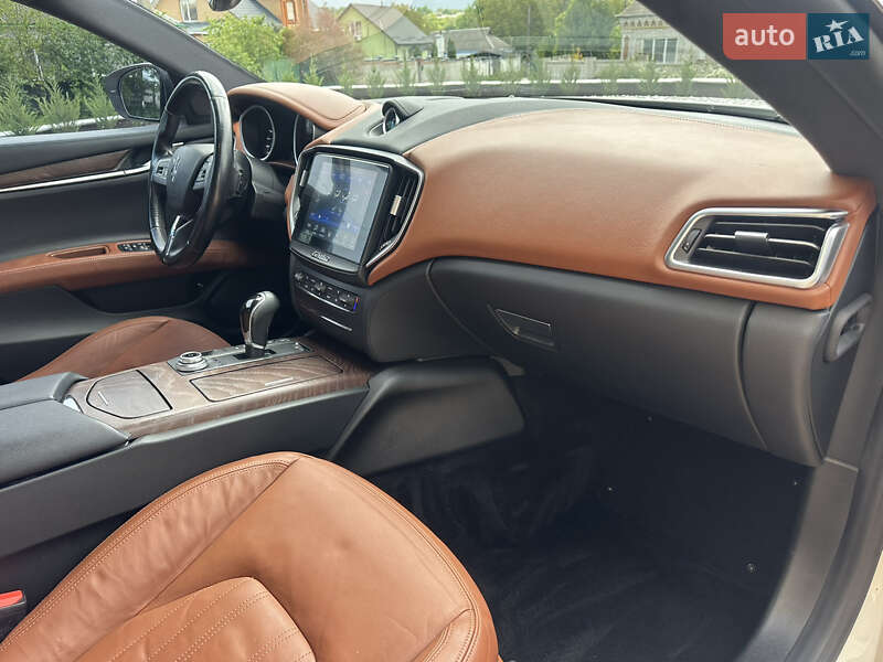 Седан Maserati Ghibli 2017 в Умані