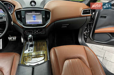 Седан Maserati Ghibli 2013 в 
