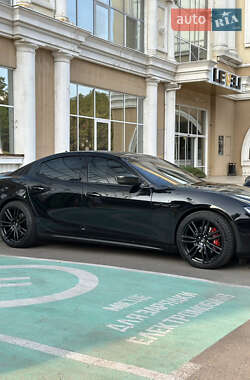Седан Maserati Ghibli 2017 в 