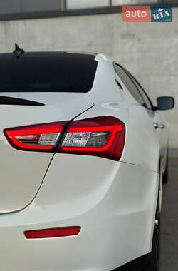 Седан Maserati Ghibli 2015 в 