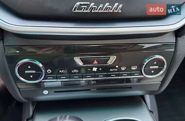 Седан Maserati Ghibli 2015 в 