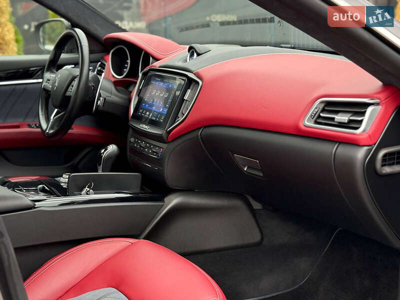 Седан Maserati Ghibli 2018 в Киеве