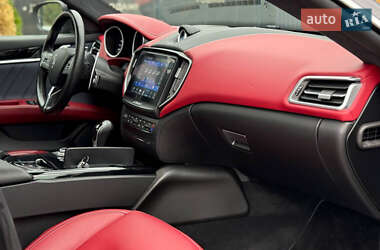 Седан Maserati Ghibli 2018 в 