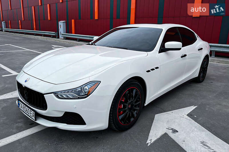 Седан Maserati Ghibli 2015 в Львові