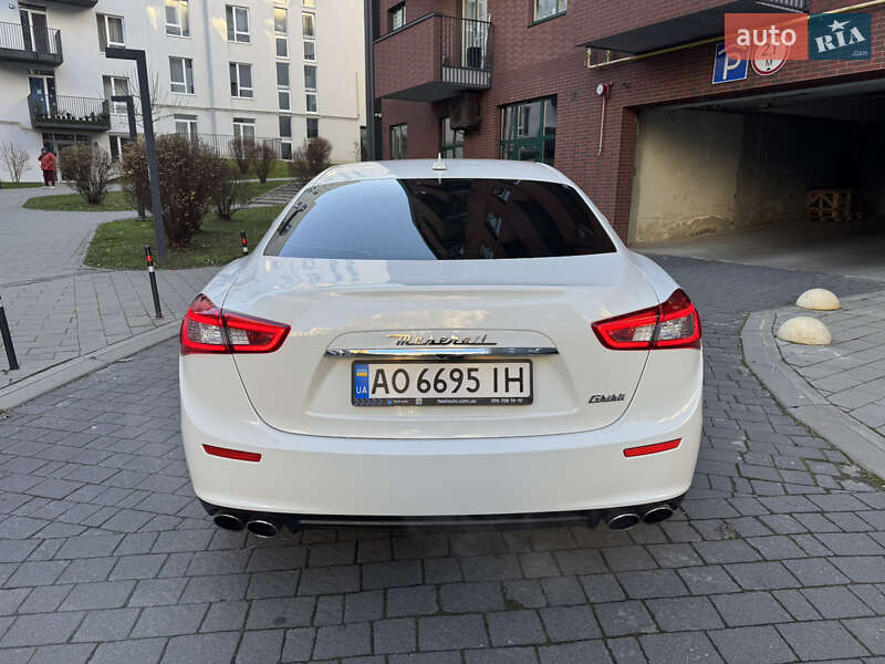 Седан Maserati Ghibli 2014 в Львові
