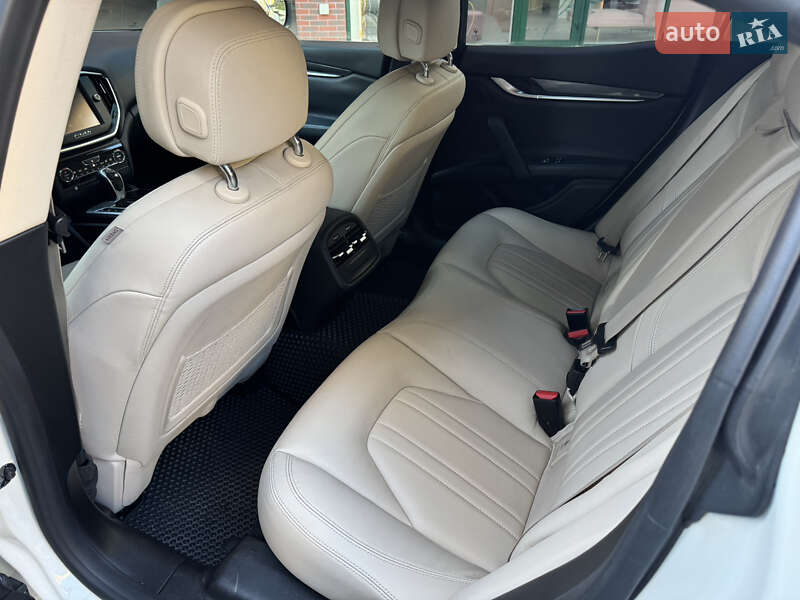 Седан Maserati Ghibli 2014 в Львові