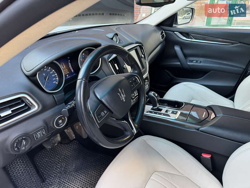 Седан Maserati Ghibli 2014 в Львові