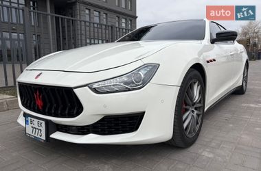 Седан Maserati Ghibli 2016 в Львове