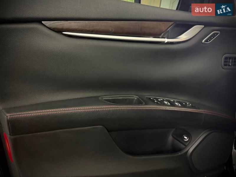 Седан Maserati Ghibli 2014 в Івано-Франківську