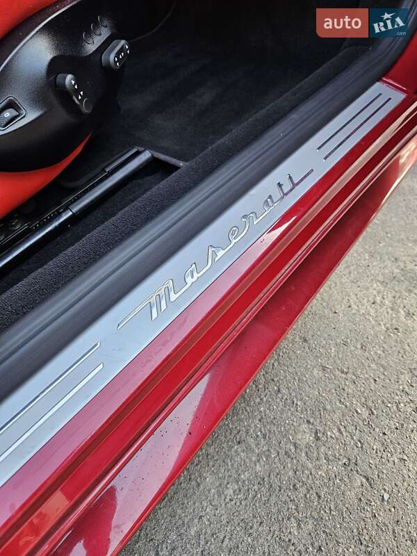 Купе Maserati GranTurismo 2014 в Львові