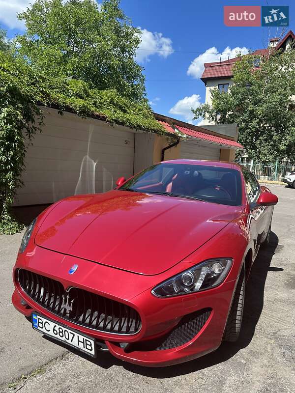 Купе Maserati GranTurismo 2014 в Львові