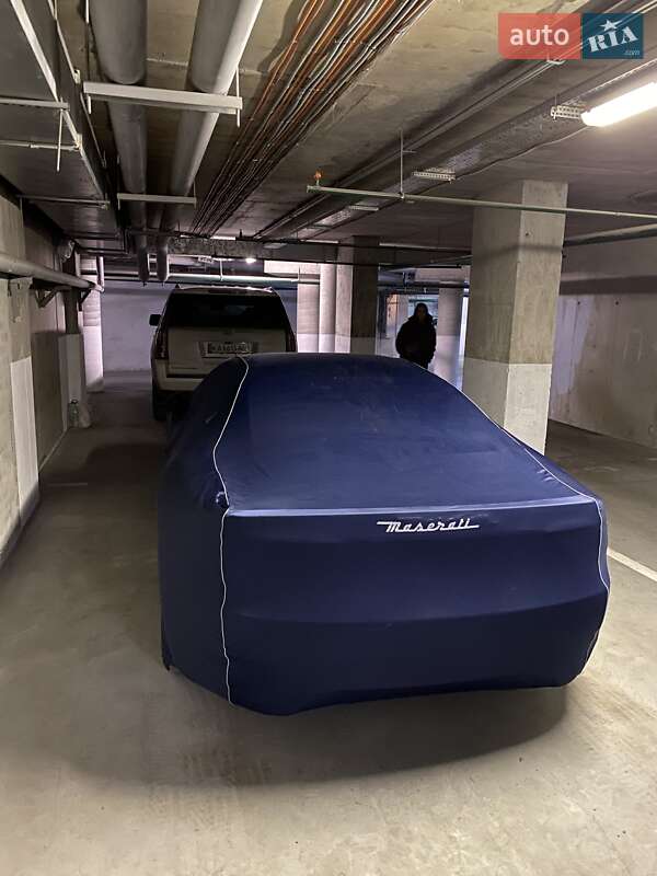 Купе Maserati GranTurismo 2011 в Киеве