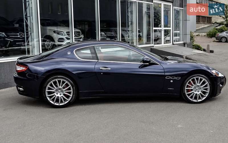 Купе Maserati GranTurismo 2011 в Киеве