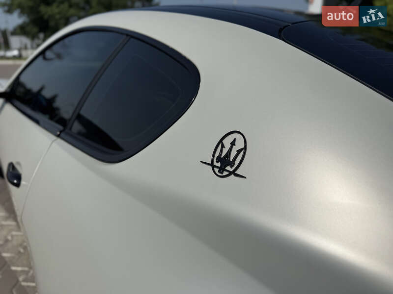 Купе Maserati GranTurismo 2008 в Киеве