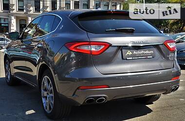 Внедорожник / Кроссовер Maserati Levante 2016 в Киеве