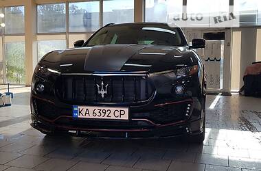 Внедорожник / Кроссовер Maserati Levante 2017 в Запорожье