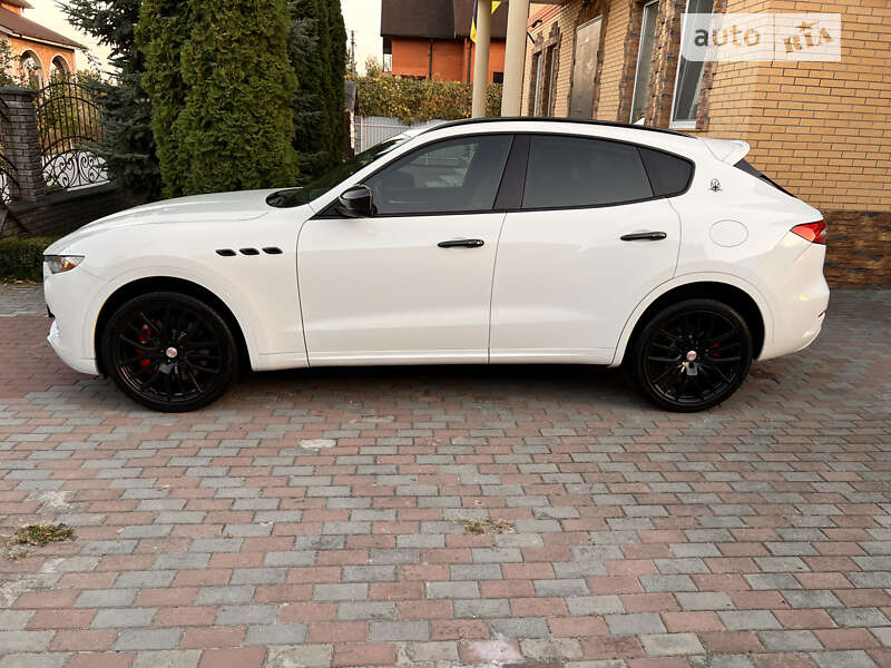 Позашляховик / Кросовер Maserati Levante 2016 в Києві