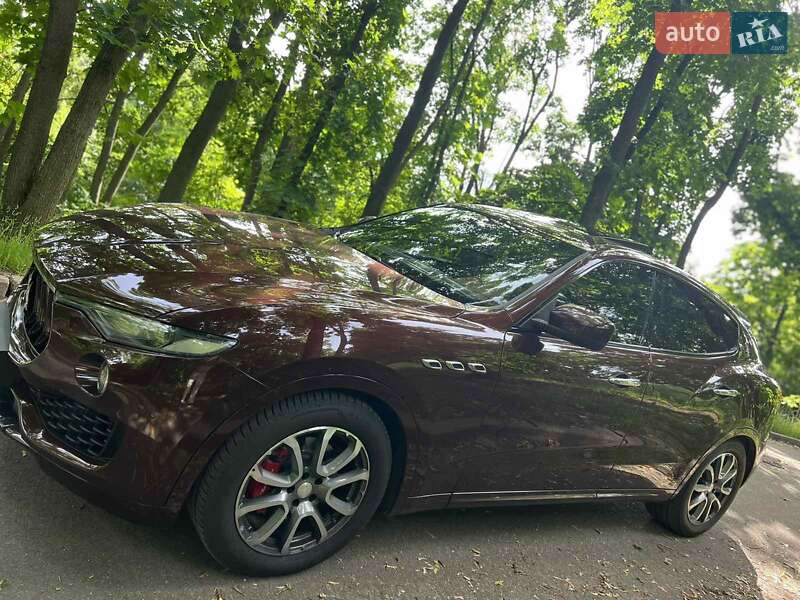 Внедорожник / Кроссовер Maserati Levante 2017 в Киеве