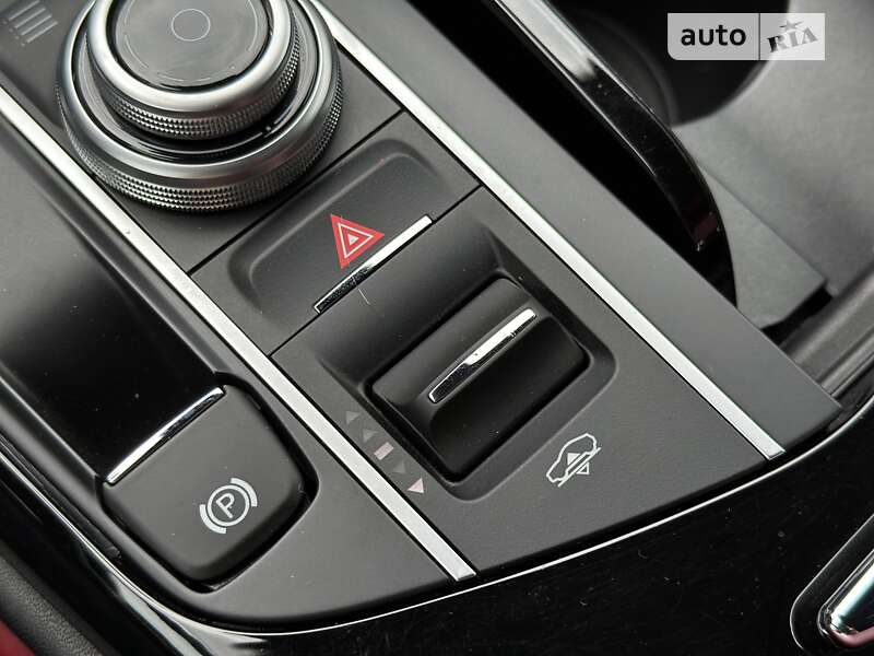 Внедорожник / Кроссовер Maserati Levante 2016 в Днепре