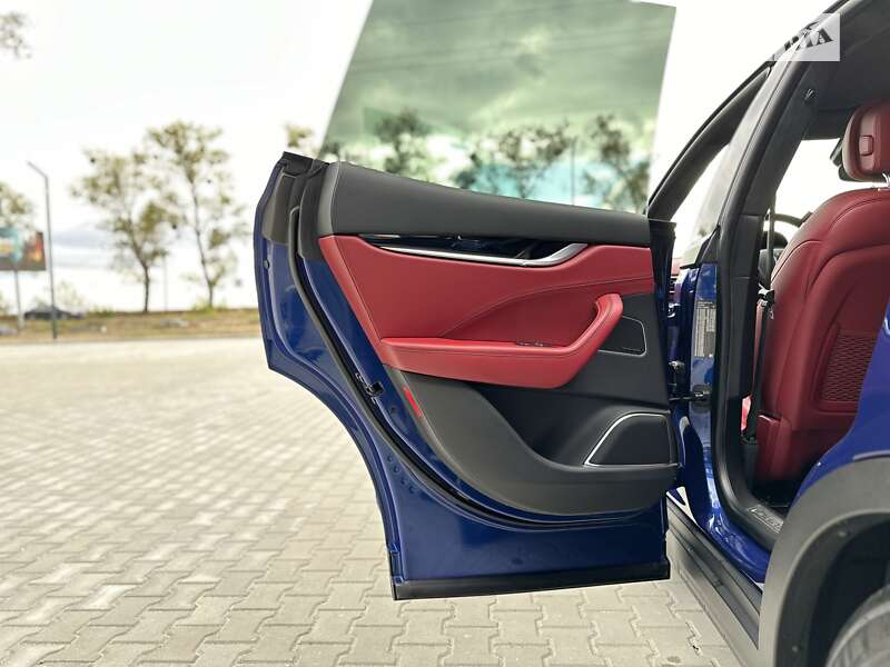 Внедорожник / Кроссовер Maserati Levante 2016 в Днепре