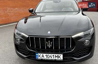 Внедорожник / Кроссовер Maserati Levante 2016 в Киеве